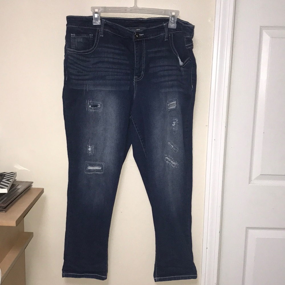 20W Skinny (Not so skinny)Jean w Distressed detail